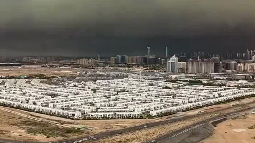 ⁣Timelapse of massive storm in Dubai that caused a biblical flood.