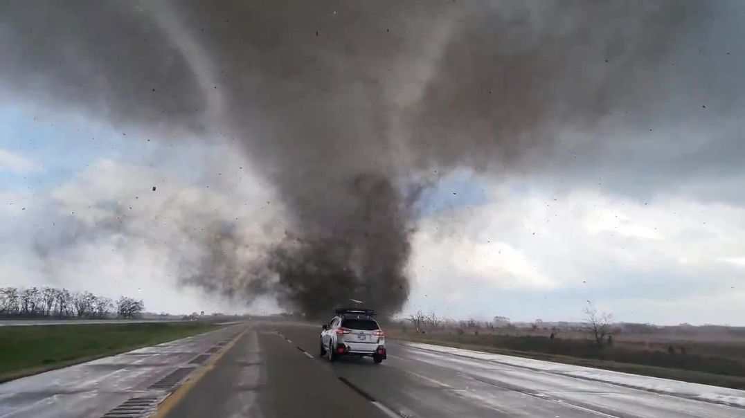 Violent tornado landfall in Lincoln of Nebraska, US 🇺🇲